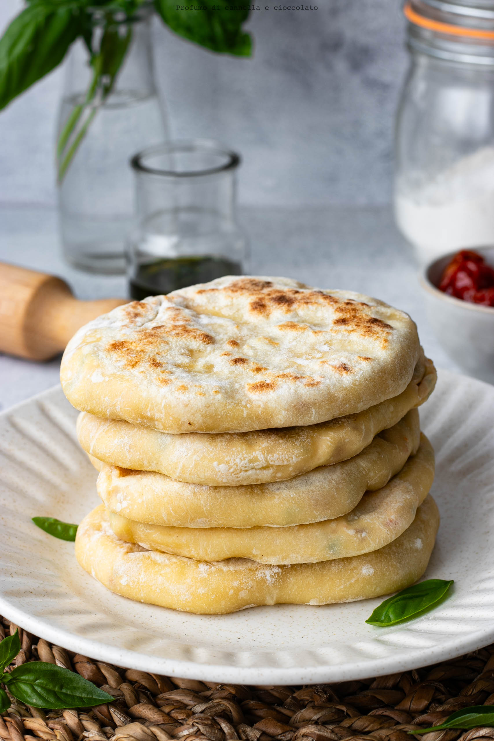 Focaccine in padella senza lievitazione farcite Focaccine in padella senza lievitazione farcite