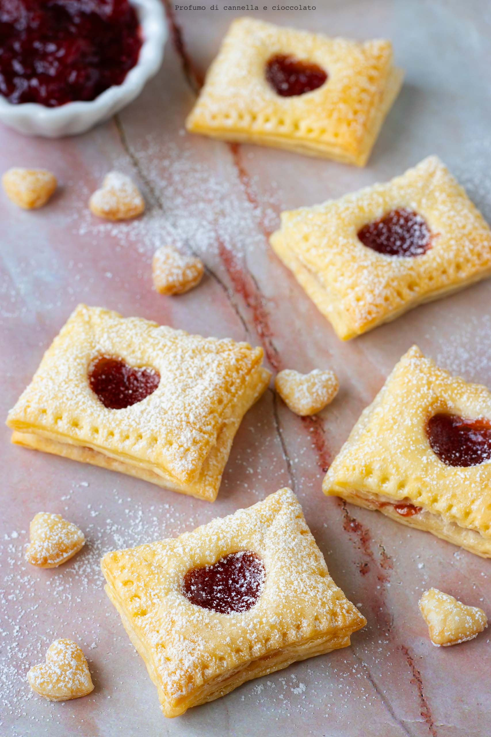 Bustine di sfoglia con confettura Bustine di sfoglia con confettura