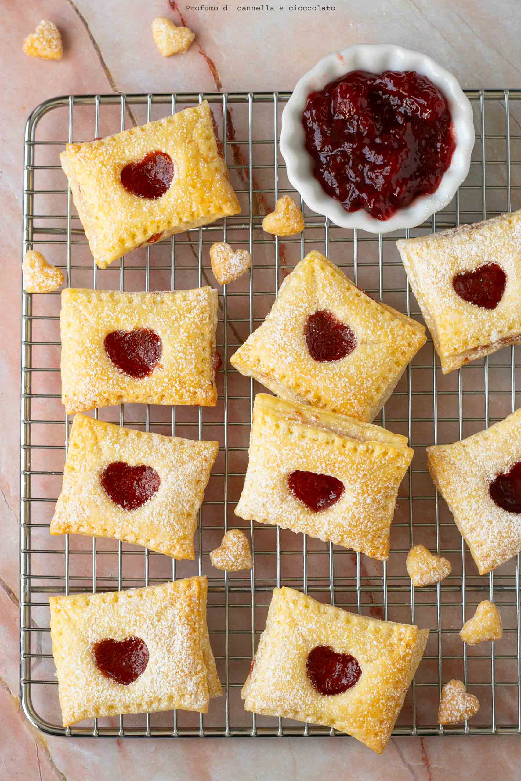 Bustine di sfoglia con confettura Bustine di sfoglia con confettura