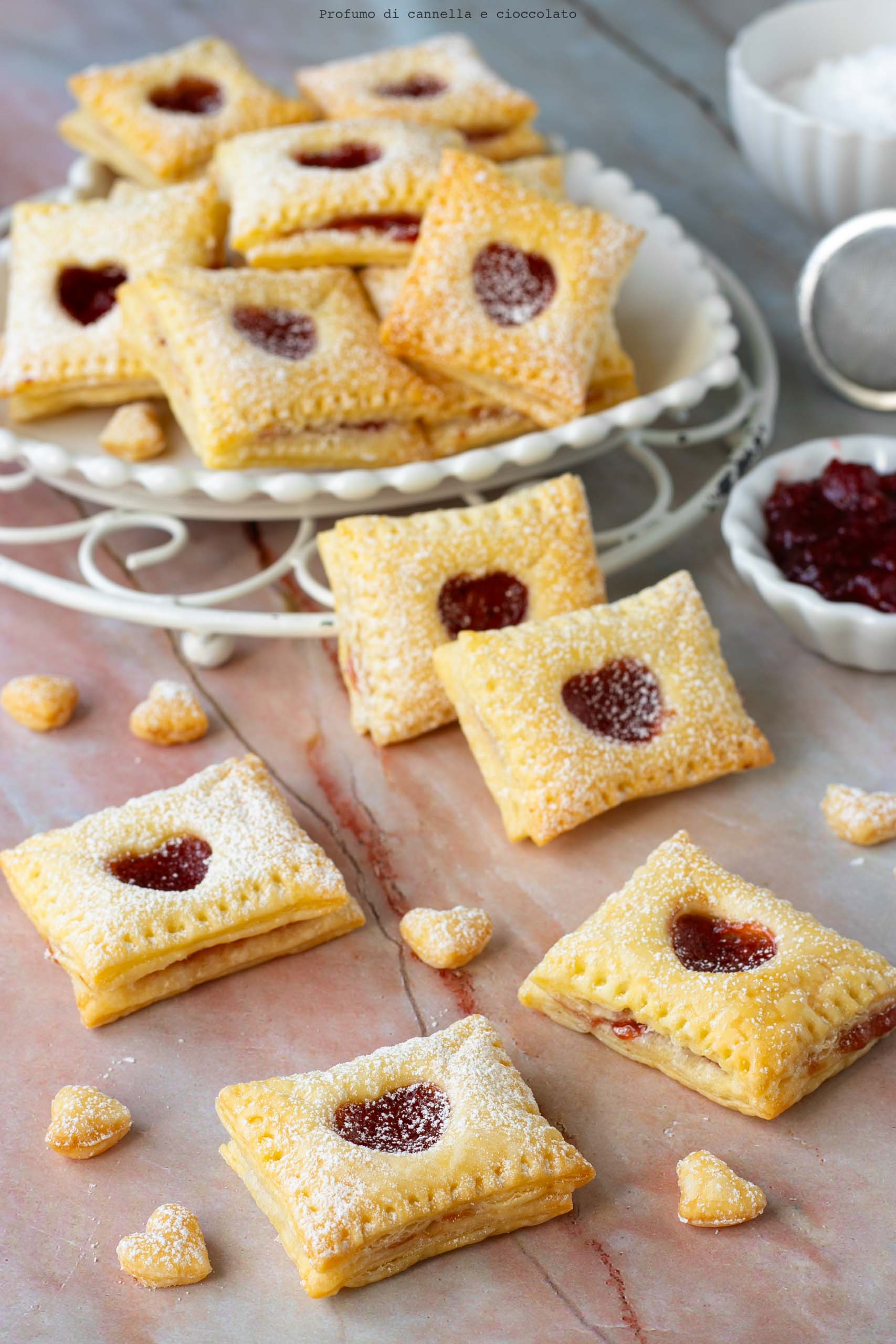 Bustine di sfoglia con confettura Bustine di sfoglia con confettura