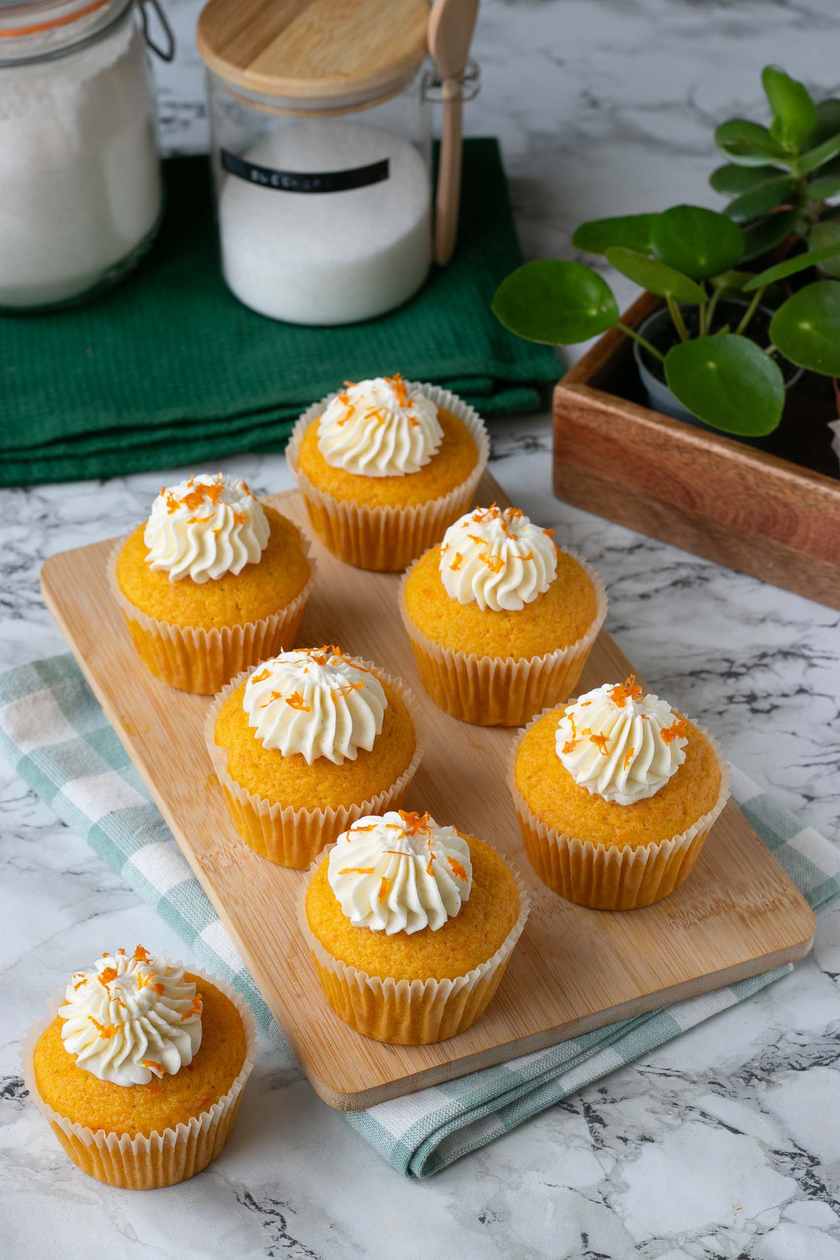 Tortine dolci alle carote e arancia con crema al formaggio
