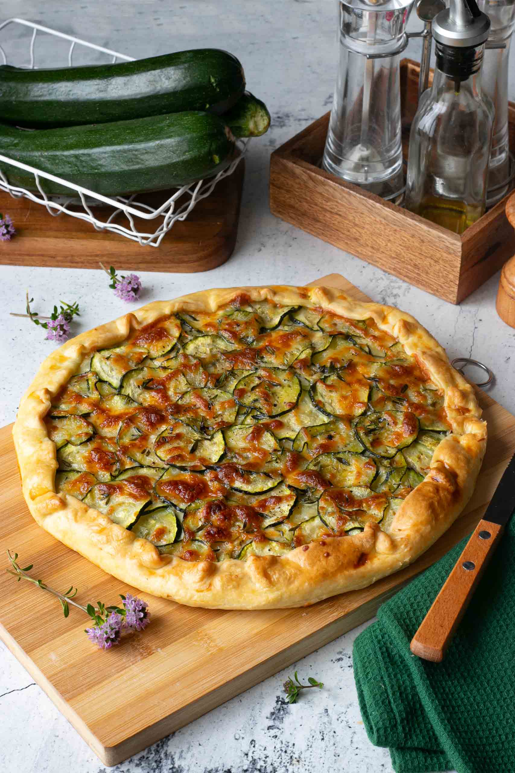 Torta salata con zucchine prosciutto e formaggio