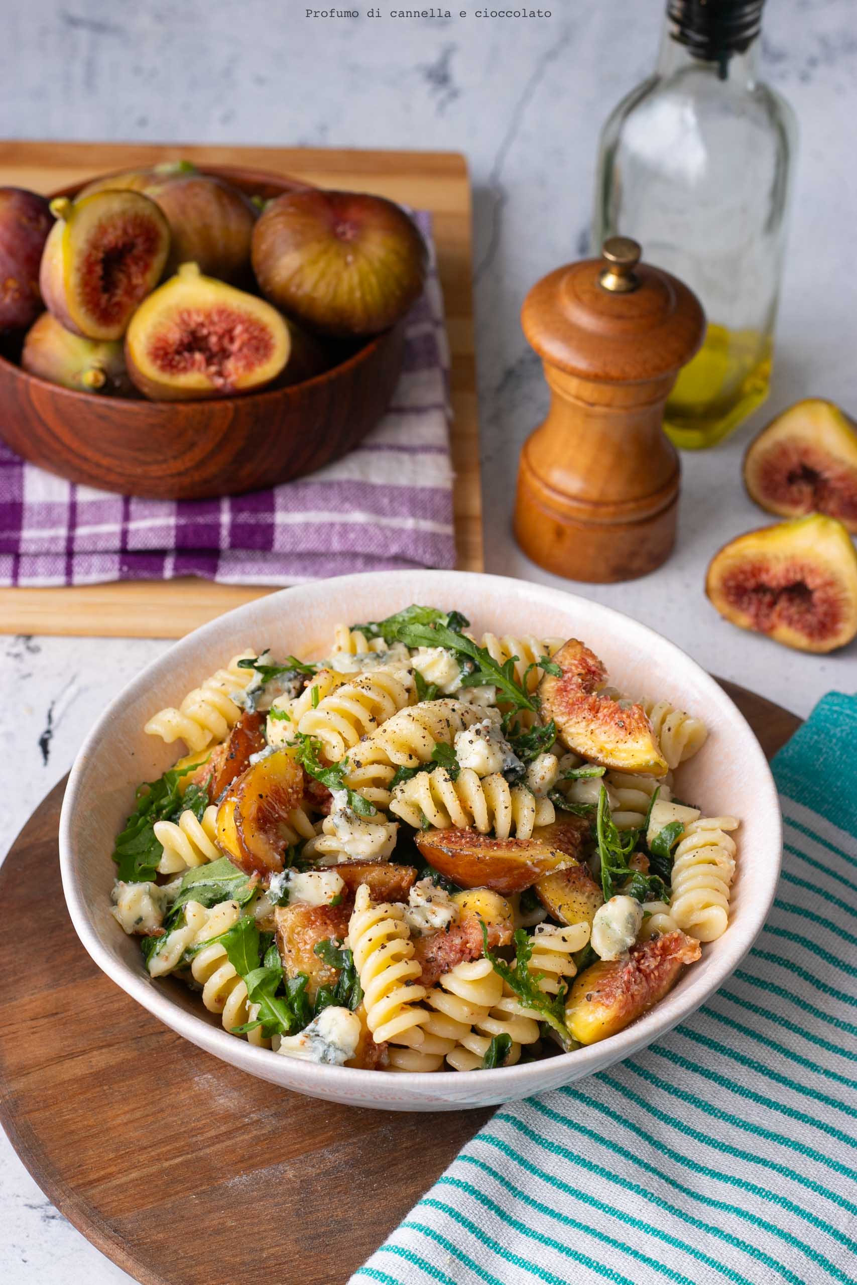 Pasta fredda fichi rucola e gorgonzola piccante