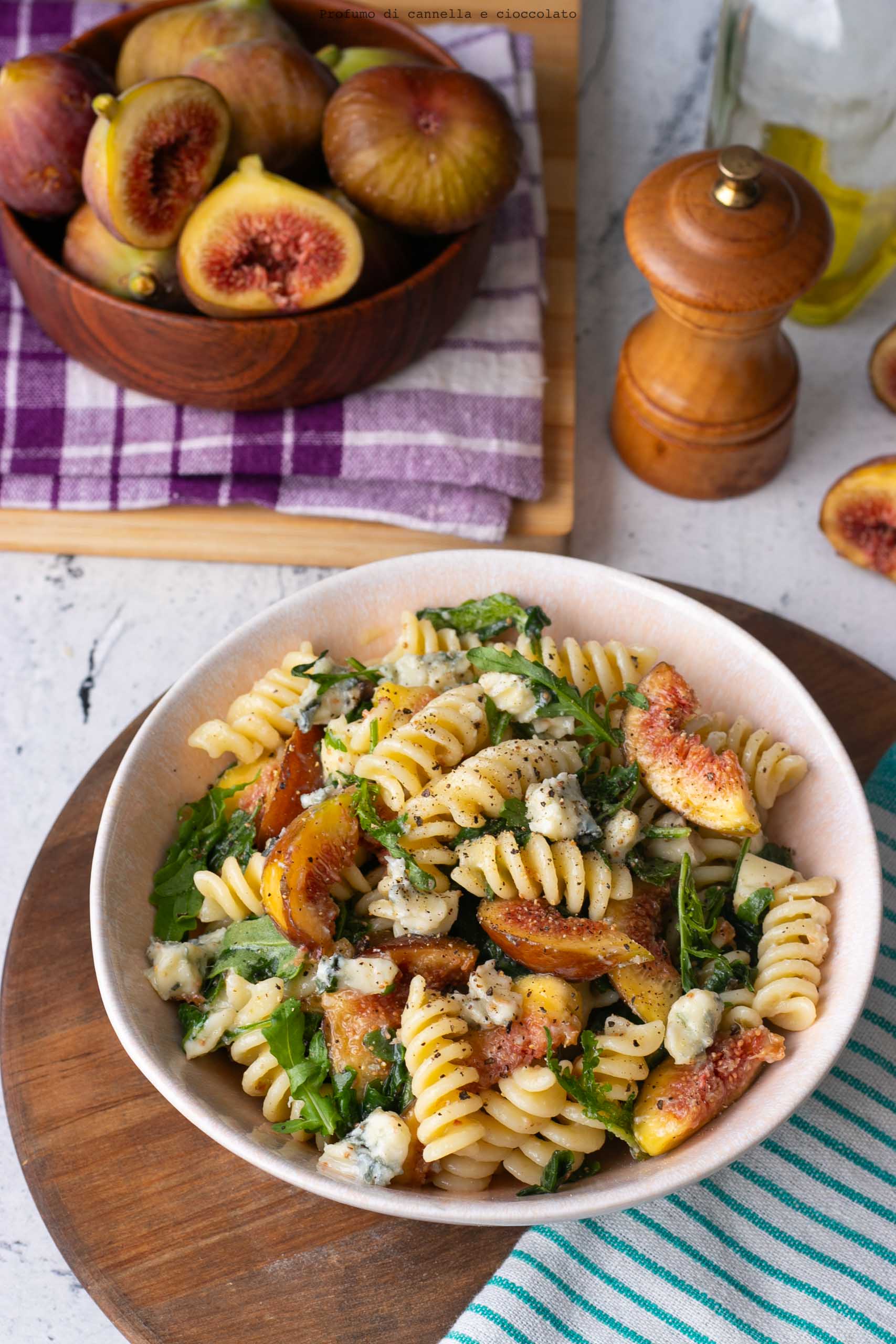 Pasta fredda fichi rucola e gorgonzola piccante