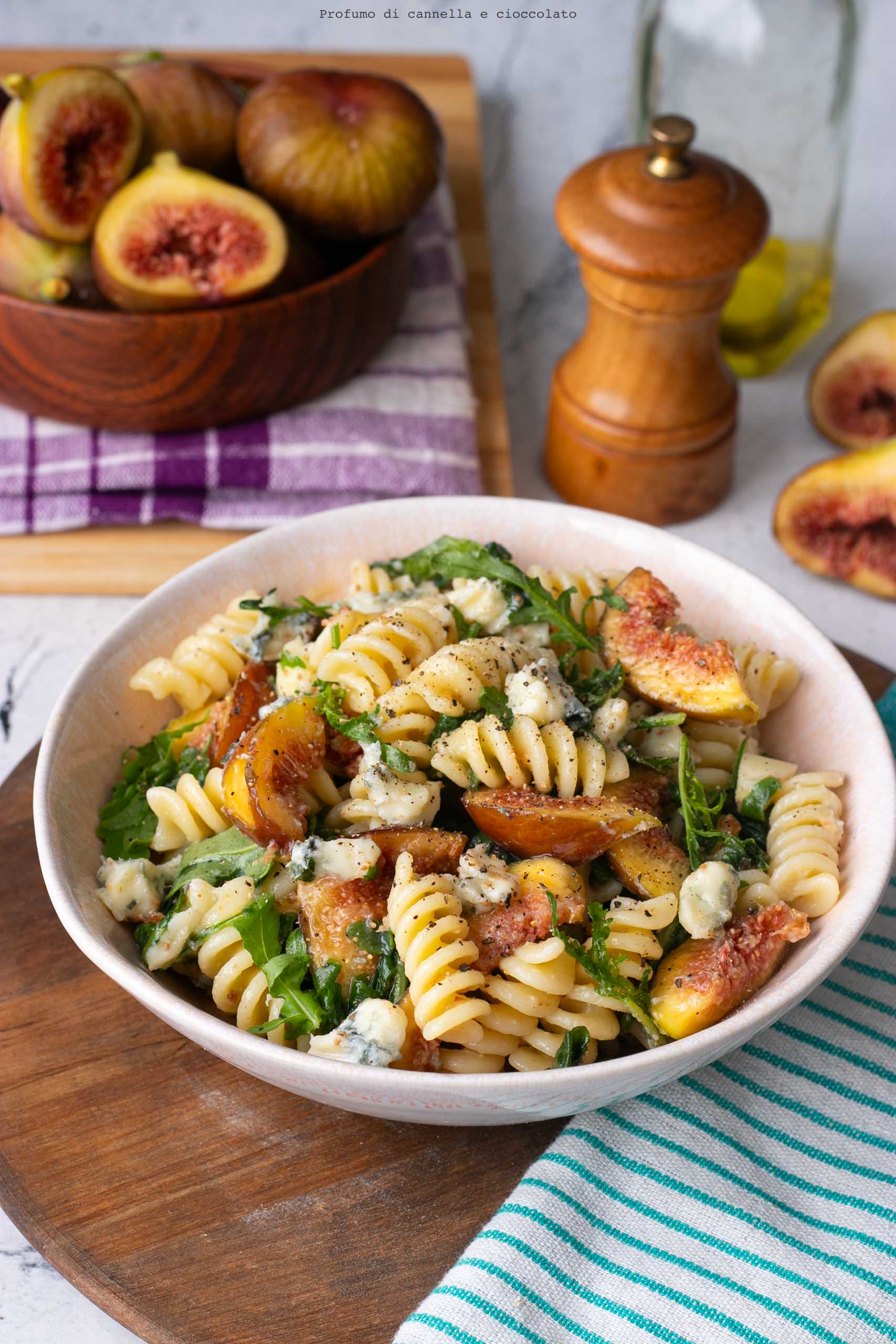Pasta fredda fichi rucola e gorgonzola piccante