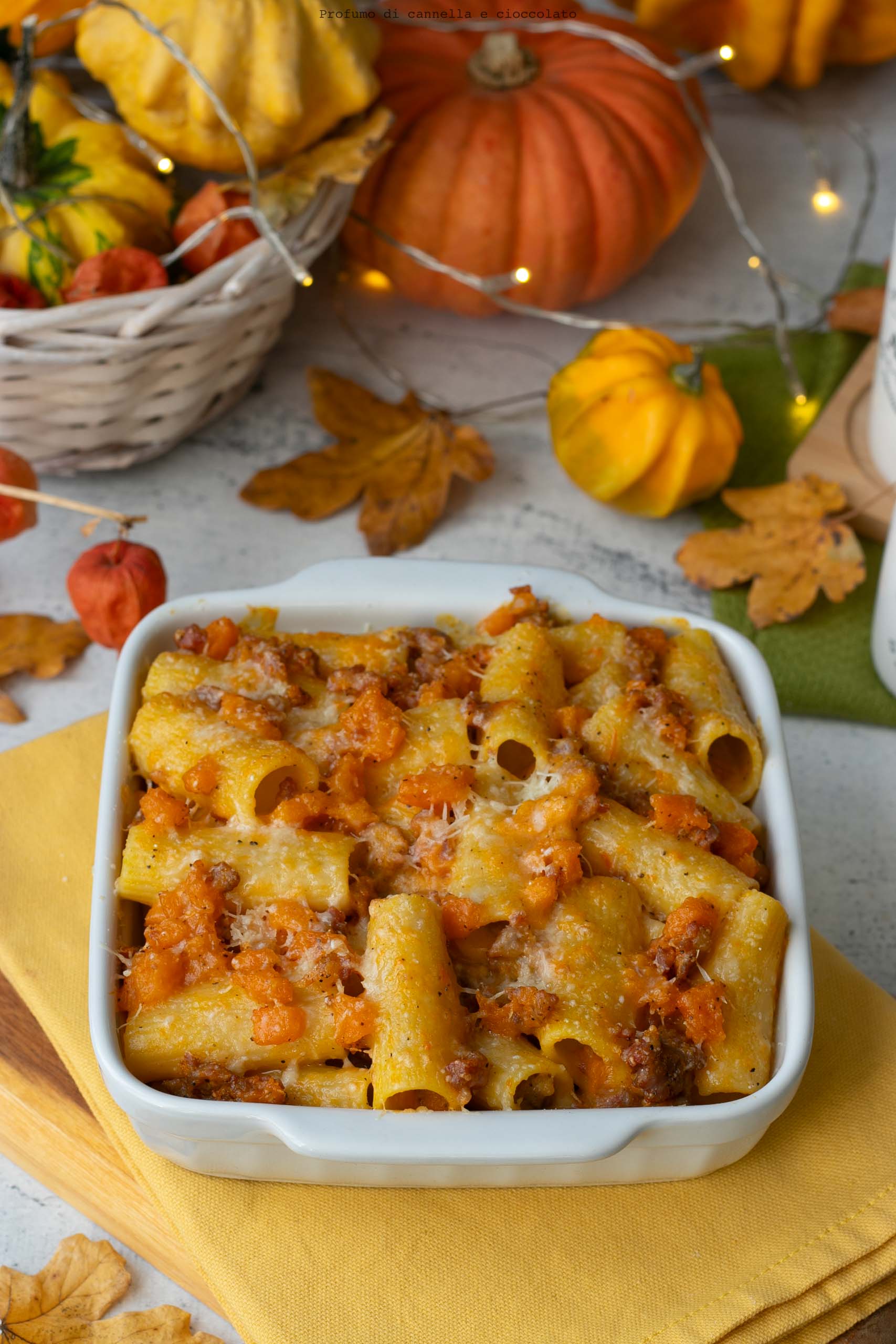 Pasta al forno taleggio zucca e salsiccia Pasta al forno taleggio zucca e salsiccia