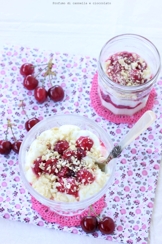 Mousse allo yogurt greco e ricotta con ciliegie (7)