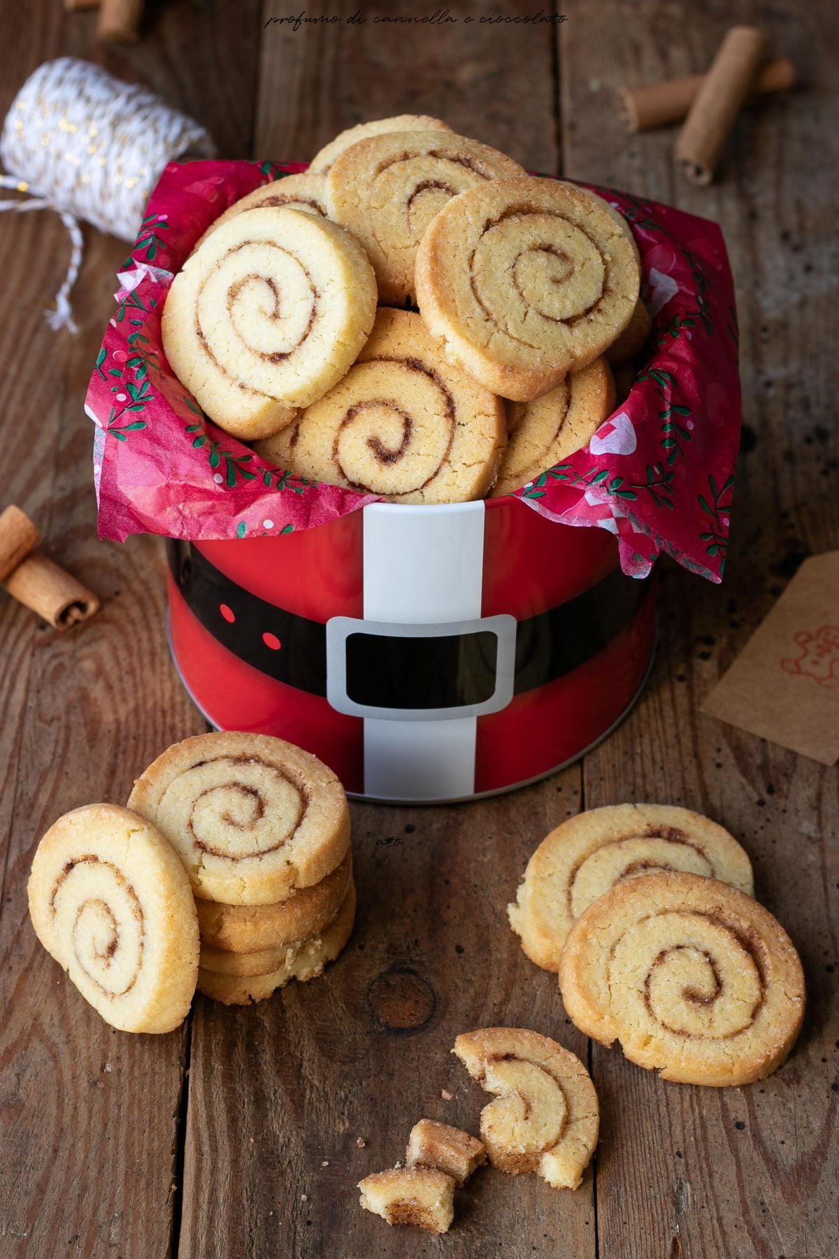 Cinnamon roll cookies