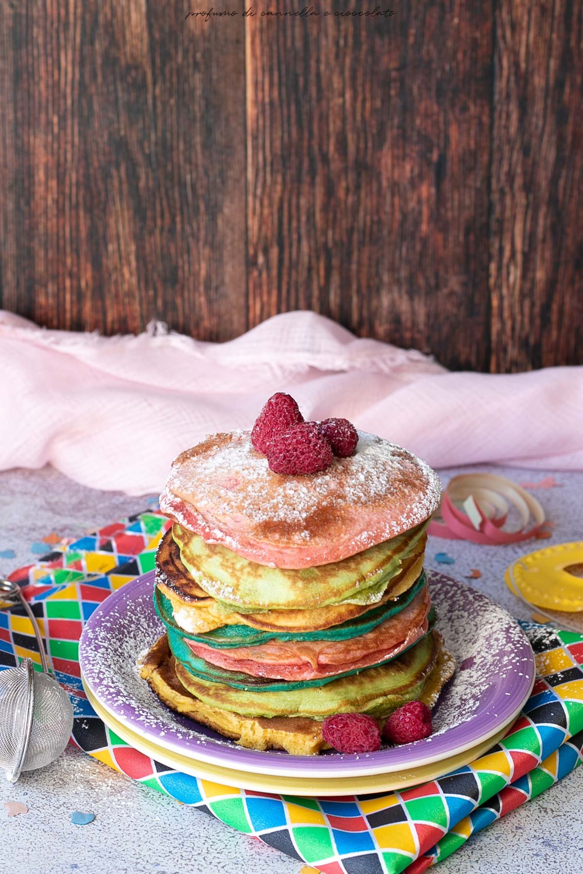 Pancakes arcobaleno di carnevale