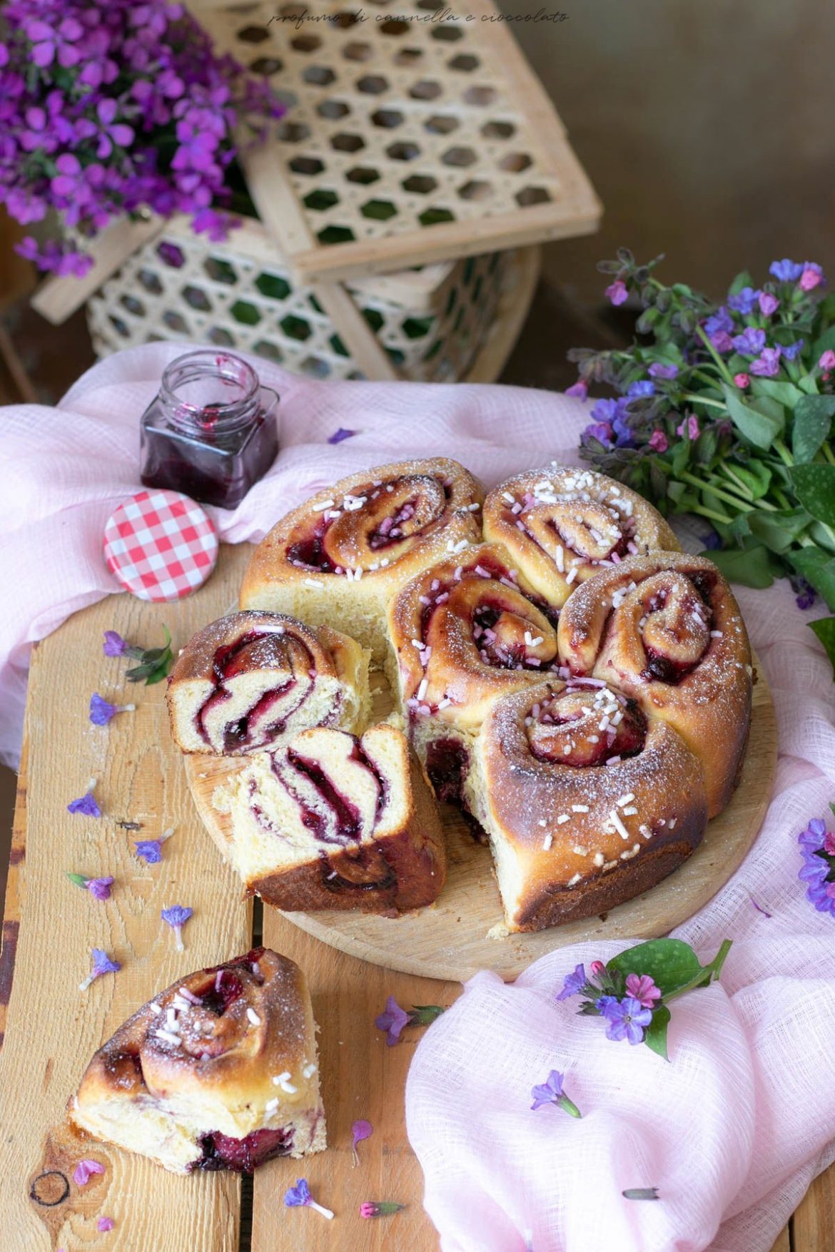 Torta di rose con confettura | Profumo di Cannella e Cioccolato