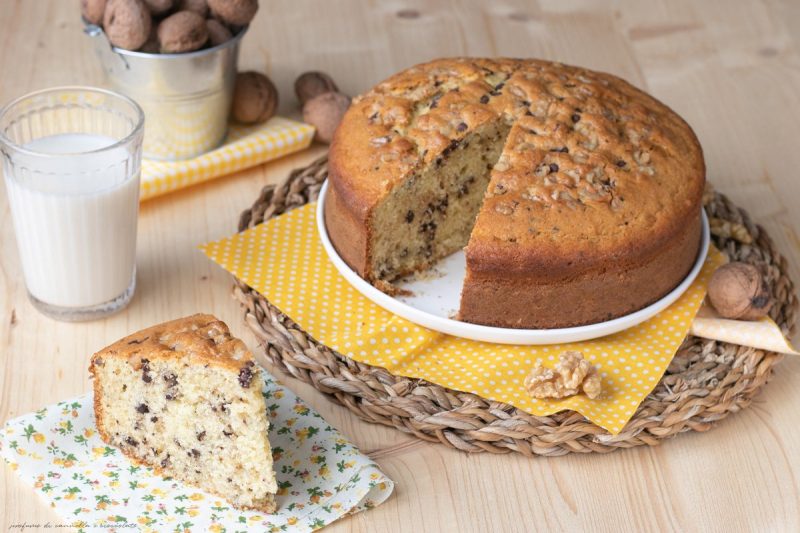 Torta morbida noci e gocce di cioccolato | Profumo di Cannella e Cioccolato