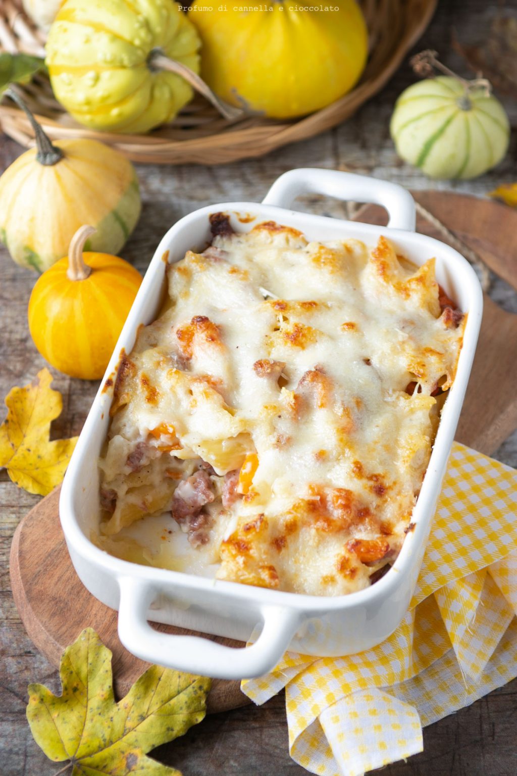 Pasta al forno zucca e salsiccia Profumo di Cannella e Cioccolato