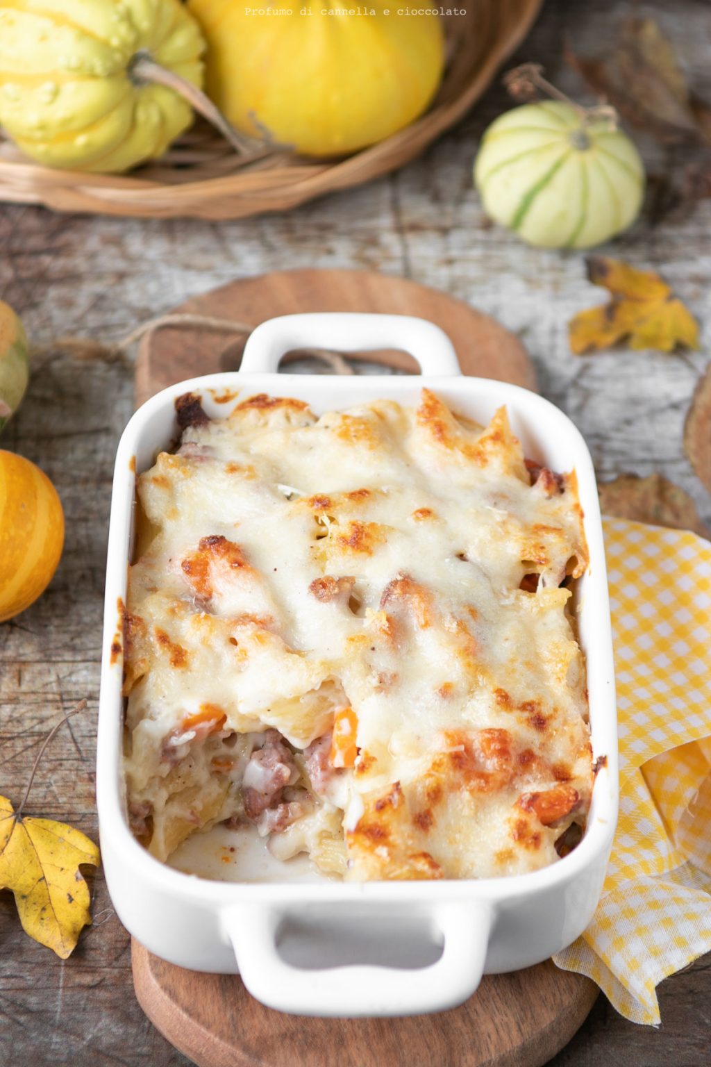Pasta al forno zucca e salsiccia Profumo di Cannella e Cioccolato