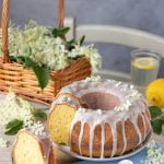 Pan di limone con sciroppo di fiori di sambuco