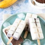 Gelato su stecco banana yogurt e cacao