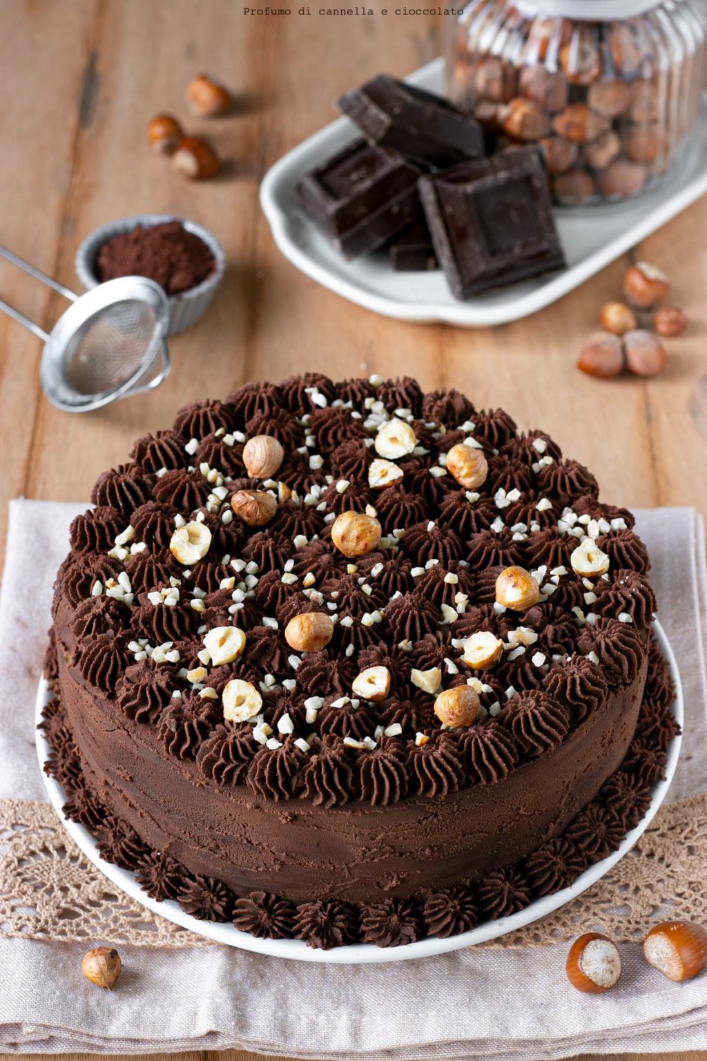 Torta al cioccolato e nocciole | Profumo di Cannella e Cioccolato