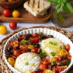 Tomini al forno con pomodorini olive e capperi