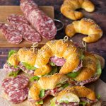 Cornetti Salati con Salame Felino IGP, caprino e lattuga