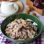 Pasta con pesto di radicchio speck e noci