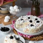 Torta gelato meringata crema al mascarpone e panna e amarene